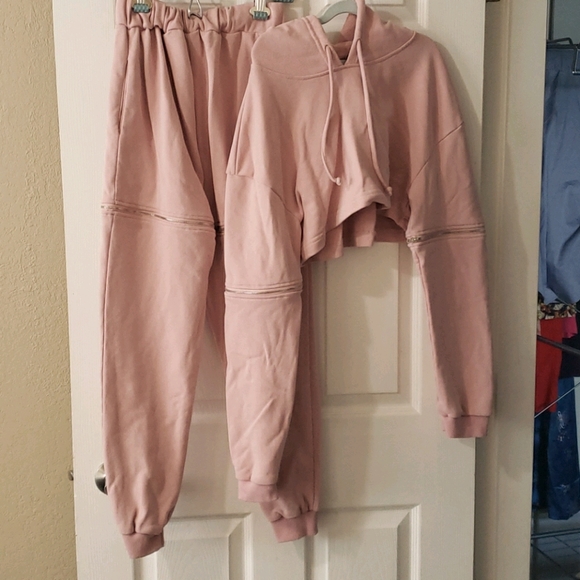 Fashion Nova Pants - Cute zippered crop top track suit